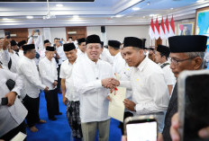 Menteri Nusron Wahid Serahkan 243 Sertipikat Tanah Wakaf di Jateng 