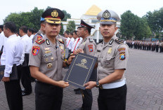 Kapolres Pasuruan Serahkan Penghargaan kepada 38 Personel Berprestasi