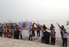 Siswa SDN Kedungdoro V/310 Surabaya Gelar Aksi GEMES Bersihkan Pantai Kenjeran