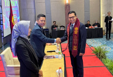 Momen Istimewa Yudisium FH Unmer Madiun, Plt Wali Kota F Bagus Panuntun Resmi Raih Gelar SH