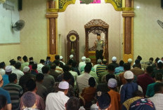 Jumat Keliling di Masjid Nurul Islam Krembangan, Polsek Bubutan Serukan Waspada Curanmor hingga Judi Online
