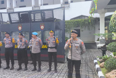 Kawal Aspirasi Buruh, Polsek Bubutan Terjunkan Personel Amankan Aksi Unras di DPRD dan Kantor Gubernur Jatim