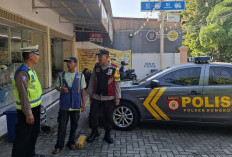 Jaga Kondusivitas Wilayah, Polsek Rungkut Gelar Patroli Kota Presisi dan Dialogis di Pusat Perbelanjaan