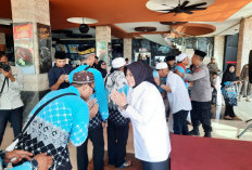 Tiba Dua Jam Lebih Awal, 28 Jemaah Haji Kloter 87 Situbondo Disambut Wakil Bupati