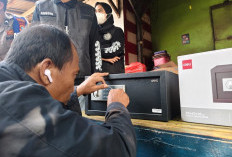 Brankas Misterius dan Senjata Tajam Disita dalam  Penggerebekan Kampung Kunti Surabaya