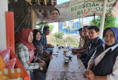 Kades Rojopolo Lumajang Blusukan ke Warung Kopi untuk Maksimalkan Pelayanan Warga