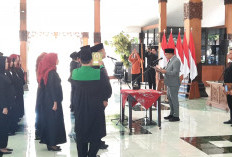 Serahkan SK Kepala Sekolah, Mas Rio Minta ASN Situbondo Jaga Integritas dan Profesionalisme