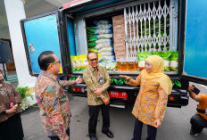 Gerak Cepat Tekan Inflasi, Khofifah Berangkatkan Truk EPIK Mobile Sasar 15 Daerah di Jatim