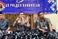 Sambil Tebar Sembako, Satlantas Polres Bangkalan Ajak Warga Kemayoran Disiplin Berlalulintas