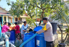 Polri untuk Masyarakat, Polsek Ngambon Salurkan 16 Ribu Liter Air Bersih bagi Warga