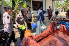 Polres Bojonegoro Salurkan 35 Ribu Liter Air Bersih untuk Warga Ngraseh Terdampak Kekeringan