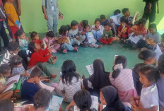 Tak Hanya Kebutuhan Dasar, Trauma Healing dan Perpustakaan Dihadirkan bagi Pengungsi Anak-Anak Gempa NTT