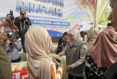 Gubernur Khofifah Tinjau Pasar Murah Mojokerto, Beras hingga Cabai Dijual Terjangkau