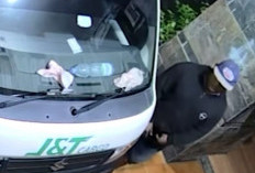 Pencuri Aki Truk Terekam CCTV di Sutorejo Prima Surabaya