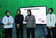 Polwan Polres Ngawi Edukasi Kesehatan Mental Santri di Ponpes Mambaul Hikmah