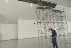 Plafon Ambrol dan Keramik Retak, Gedung Sekolah Rakyat Jombang Diaudit dan Serah Terima Ditunda