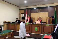 Dalang Kasus SK ASN Palsu Disidang di PN Gresik, Didakwa Pasal Berlapis
