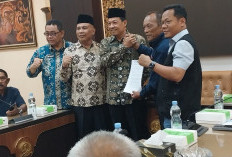 Massa Koalisi Buruh Luruk DPRD Jatim, Sampaikan 11 Tuntutan
