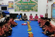 Wujud Kepedulian di Bulan Suci, Polsek Asemrowo Santuni Anak Yatim dan Bagikan Takjil di Pasar Tradisional