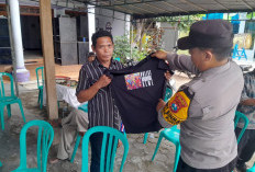 Patroli di Alas Simpenan, Polsek Puncu Sampaikan Imbauan Kamtibmas dan Bagikan Kaos 110