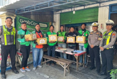 Satlantas Polres Bojonegoro Pererat Sinergitas dengan Komunitas Ojol Lewat Bakti Sosial