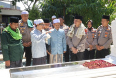 Kapolres Pelabuhan Tanjung Perak AKBP Irwan Ziarah Makam Wali dan Silaturahmi dengan Tokoh Agama