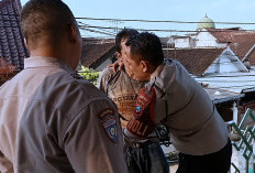 Laporan ke 110, Petugas Bekuk Pria Malang Ngamuk dan Lempar Kaca Rumah