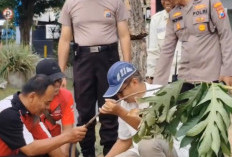Polsek Wonocolo Bersama Masyarakat Sidosermo Gelar Penanaman Pohon Dukung Program Green Policing
