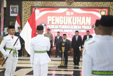 Bupati Warsubi Kukuhkan Paskibraka Jombang 2026, Pesan Fokus dan Jangan Jemawa