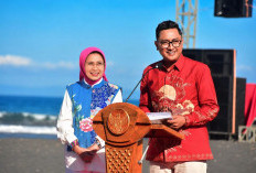 Bunda Indah Ajak Masyarakat Jaga Kebersihan Pantai Watu Pecak Usai Festival Segoro Topeng Kaliwungu