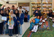 Mahasiswa KKN ITS Optimalkan Literasi Perpustakaan Taman Pintar di Desa Gempol Kurung Gresik