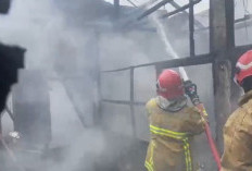 Akibat Korsleting Listrik, Rumah di Jalan Sunan Giri Gresik Ludes Terbakar