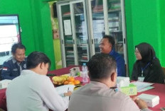 Bhabinkamtibmas Tambakrejo Kawal Ujian TKA dan Sosialisasi Harkamtibmas di SMK Triyasa