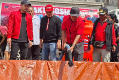 Peduli Masyarakat, PDI Perjuangan Ngawi Salurkan Bantuan Air Bersih