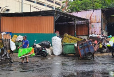 Instruksi Wali Kota Diabaikan, Gerobak Sampah Masih Menumpuk di Sejumlah TPS Surabaya