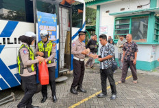 Ngabuburit Sambil Urus SIM di Masjid Agung Gresik