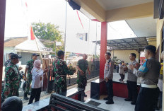 Danramil 0821-07 Beri Kejutan Tumpeng untuk Polsek Randuagung, Pererat Sinergi di HUT Bhayangkara ke-80