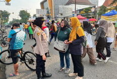 Polwan Polresta Sidoarjo Humanis Amankan Car Free Day Alun-Alun Sidoarjo
