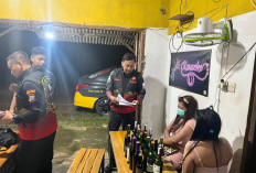 Polisi Gerebek Kafe Remang-remang di Lowayu Gresik, 2 Wanita dan Puluhan Botol Miras Diamankan