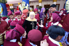 Kreativitas Siswa Sekolah Rakyat Warnai Hardiknas 2026 di Grahadi