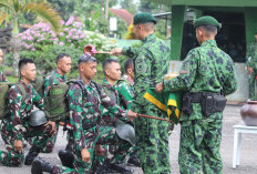 Resmi Gabung Macan Kumbang, Prajurit Baru Yonif 515 Jalani Ritual Penyiraman Air Bunga