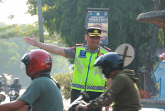 Kapolres Lamongan Turun Langsung Pimpin Commander Wish Urai Kemacetan