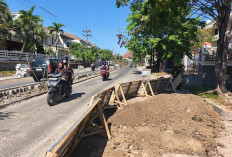 Galian Saluran di Jalan Raya Satelit Utara Surabaya, Pengendara Diingatkan Tak Ngebut