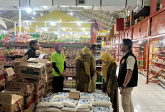 Satgas Pangan Polres Ngawi Lakukan Pengawasan Bapokting di Supermarket
