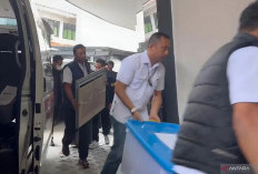 Tiga Kotak Kontainer, Satu Koper, dan Dua Bingkai Foto Dugaan Korupsi Eks Jampidsus Diserahkan ke Kejagung
