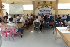 Atasi Banjir dan Jaga Air Tanah, Mahasiswa KKN Unisla Pasang Sumur Biopori di Tawangrejo