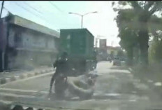 Lansia Tertimpa Roda Trailer di Jalan Kenjeran, Warga Sebut Terjadi di Lajur Cepat Arah Suramadu