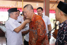 Apresiasi Aksi Kemanusiaan, Wabup Bangkalan Sematkan Pin dan Piagam Bagi 50 Pendonor Darah Sukarela