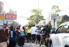Warga dan Anak Sekolah di Magelang Antusias Sambut Kedatangan Presiden Prabowo