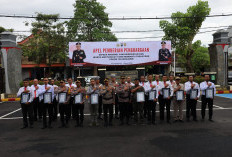 Puluhan Anggota Polres Tulungagung Berprestasi Diguyur Penghargaan, Dua Warga Ikut Diganjar Piagam